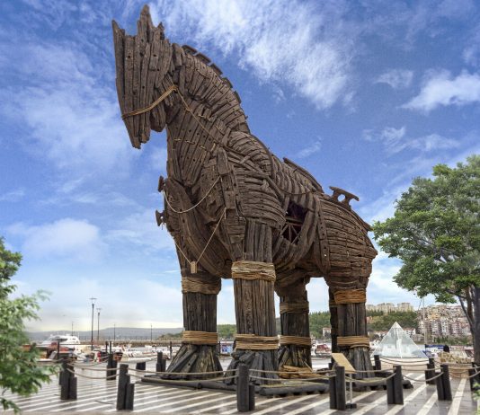 Величествената Троя