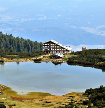 В Пирин: хижа Безбог и езерото